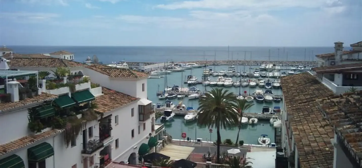 Sale of penthouse in La Duquesa 2