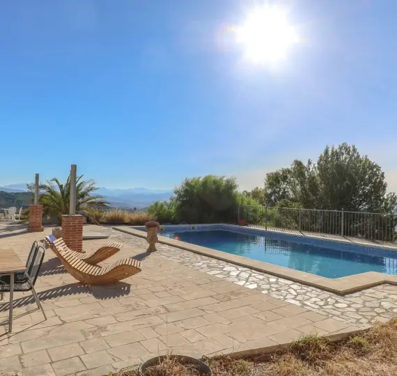 Sale of detached villa in Alozaina