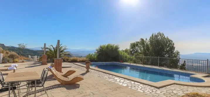 Sale of detached villa in Alozaina 0