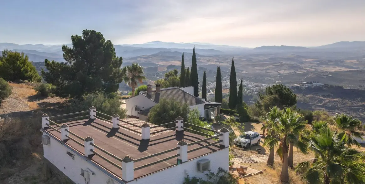 Sale of detached villa in Alozaina 3