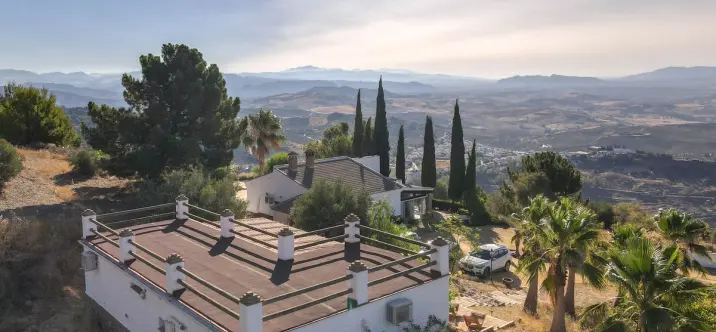 Sale of detached villa in Alozaina 2