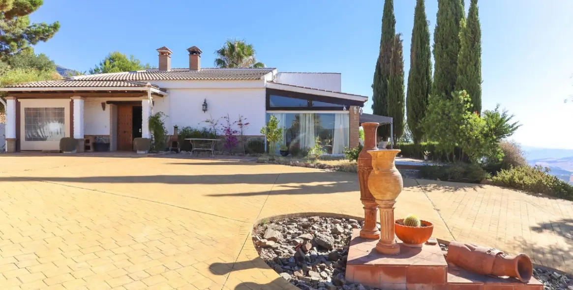 Sale of detached villa in Alozaina 7