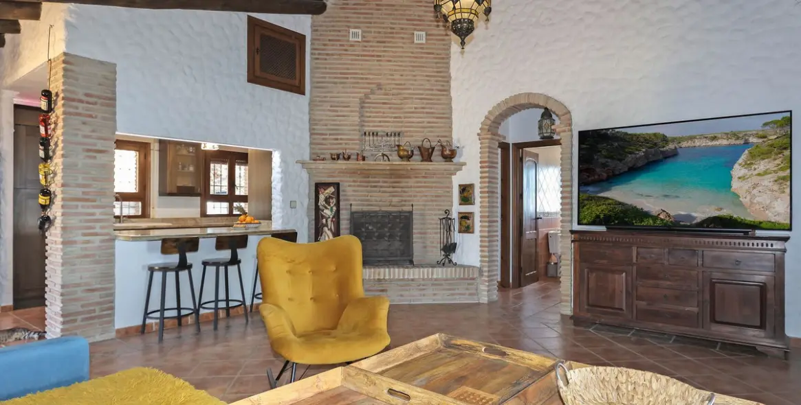 Sale of detached villa in Alozaina 13