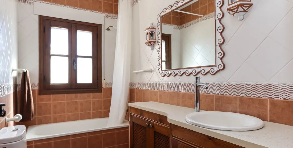 Sale of detached villa in Alozaina 29