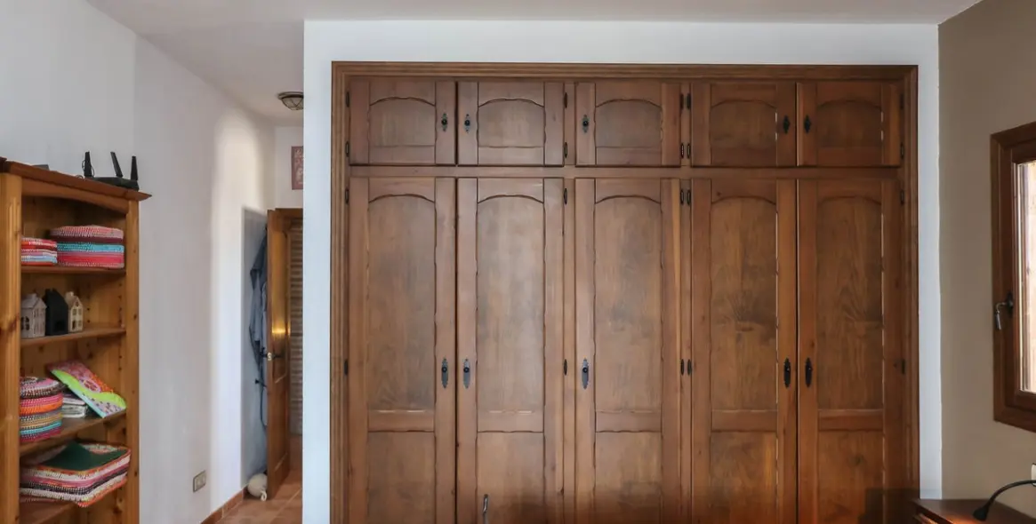 Sale of detached villa in Alozaina 32