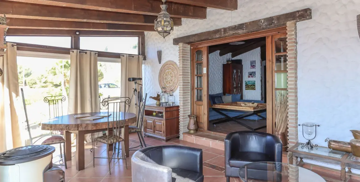 Sale of detached villa in Alozaina 35