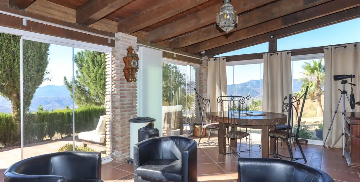 Sale of detached villa in Alozaina 38