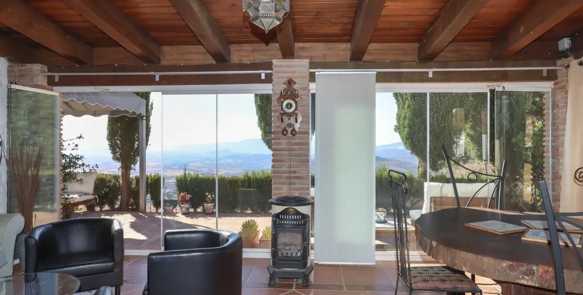 Sale of detached villa in Alozaina 39