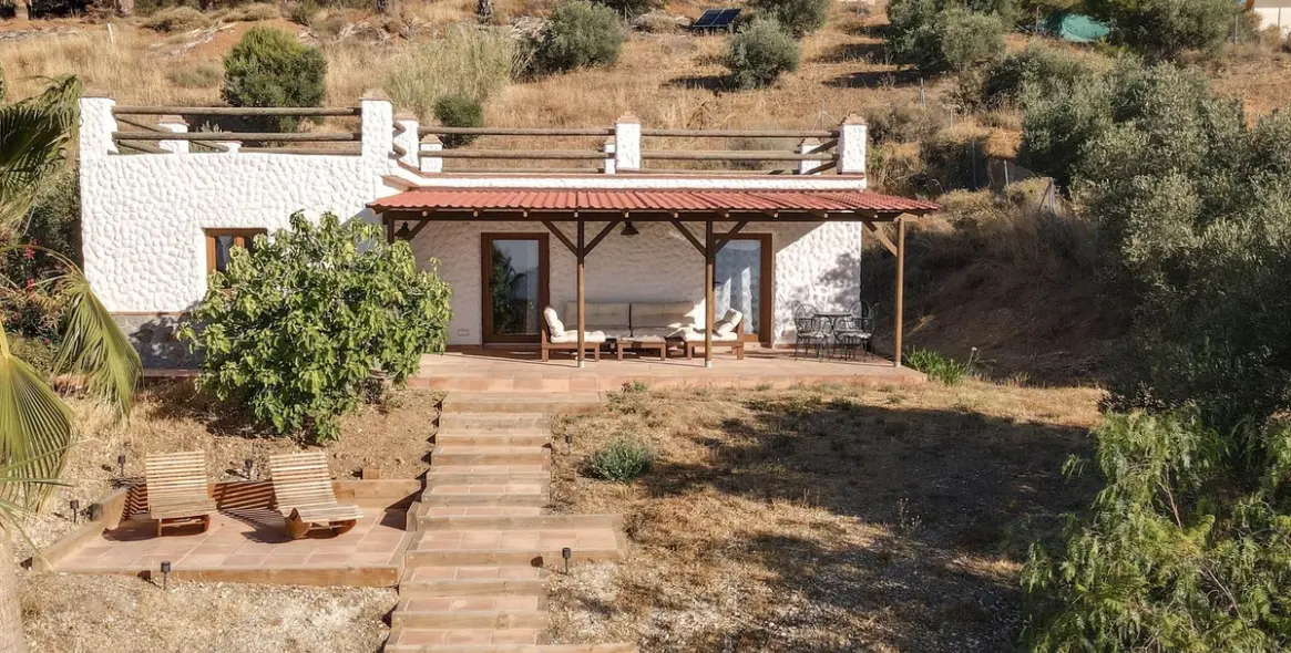 Sale of detached villa in Alozaina 40