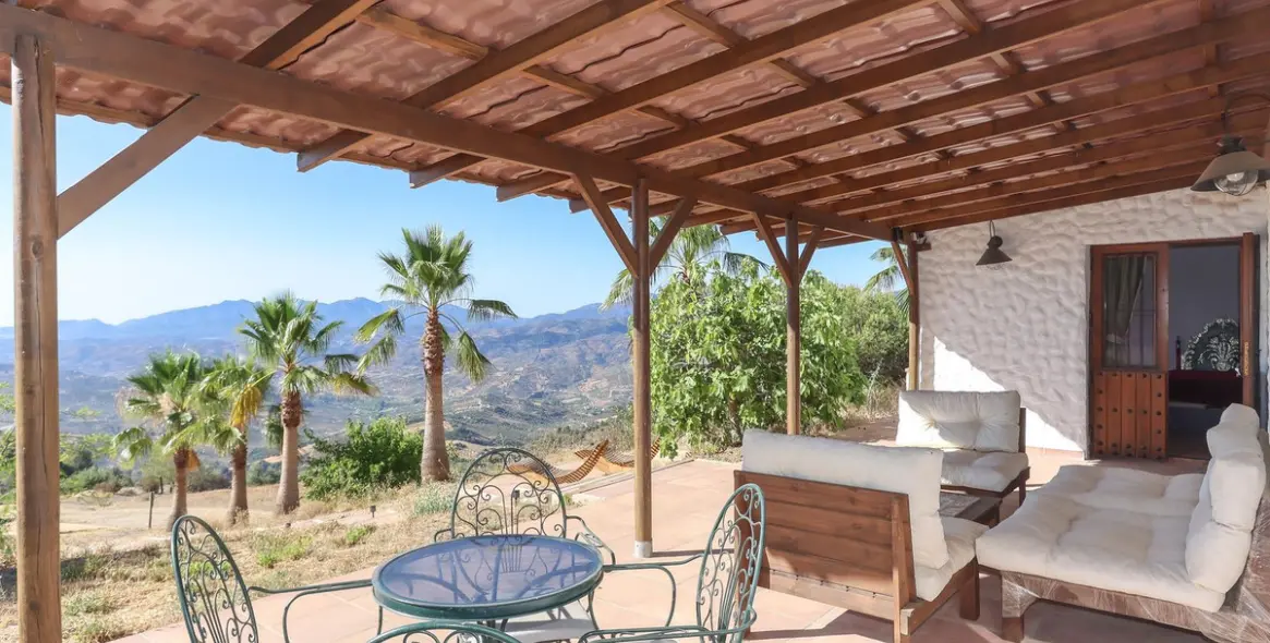 Sale of detached villa in Alozaina 42