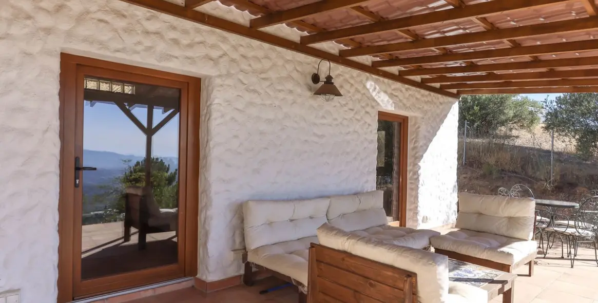 Sale of detached villa in Alozaina 43
