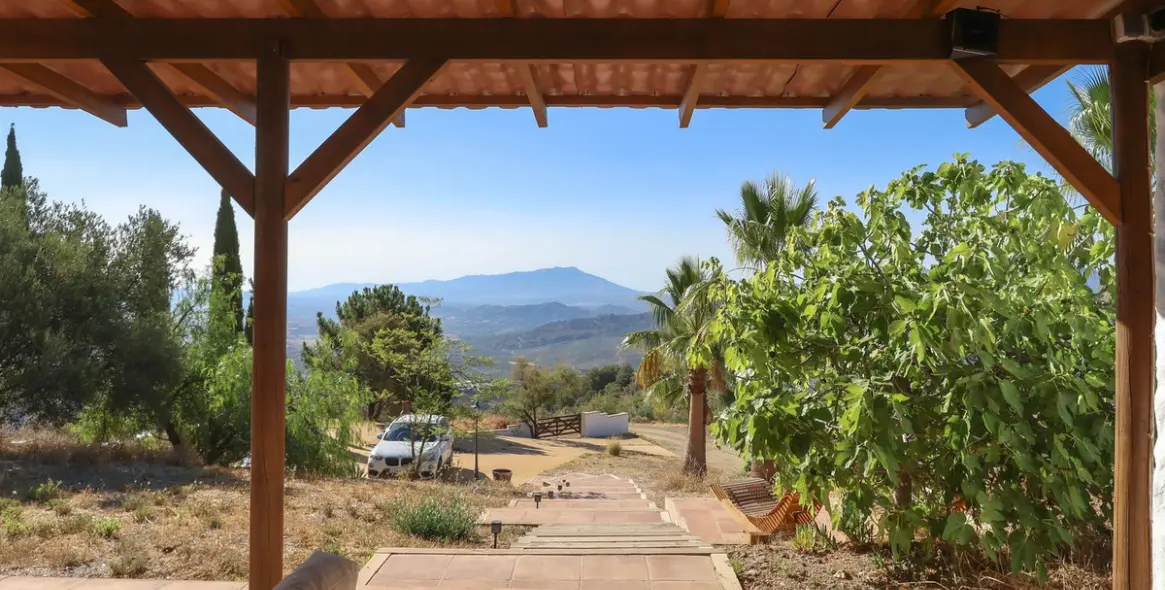 Sale of detached villa in Alozaina 44