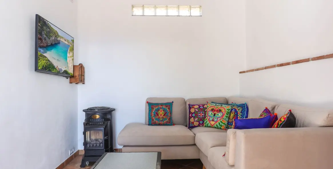 Sale of detached villa in Alozaina 51