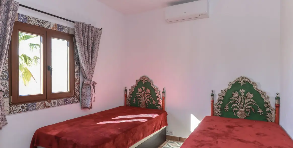 Sale of detached villa in Alozaina 58