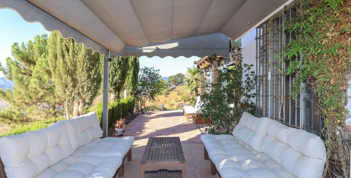 Sale of detached villa in Alozaina 66