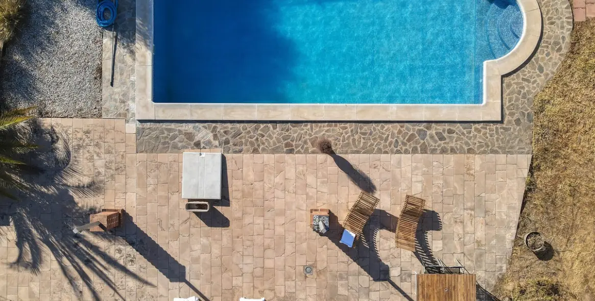 Sale of detached villa in Alozaina 67