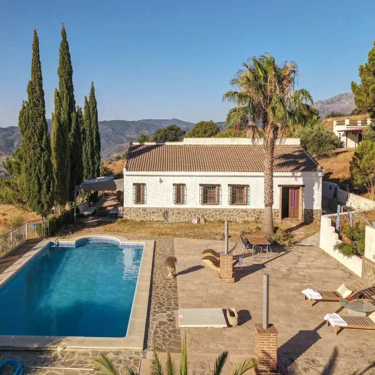 Sale of detached villa in Alozaina