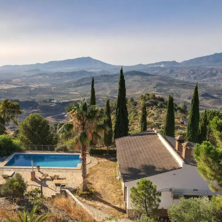 Sale of detached villa in Alozaina