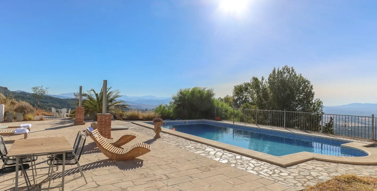 Sale of detached villa in Alozaina 5