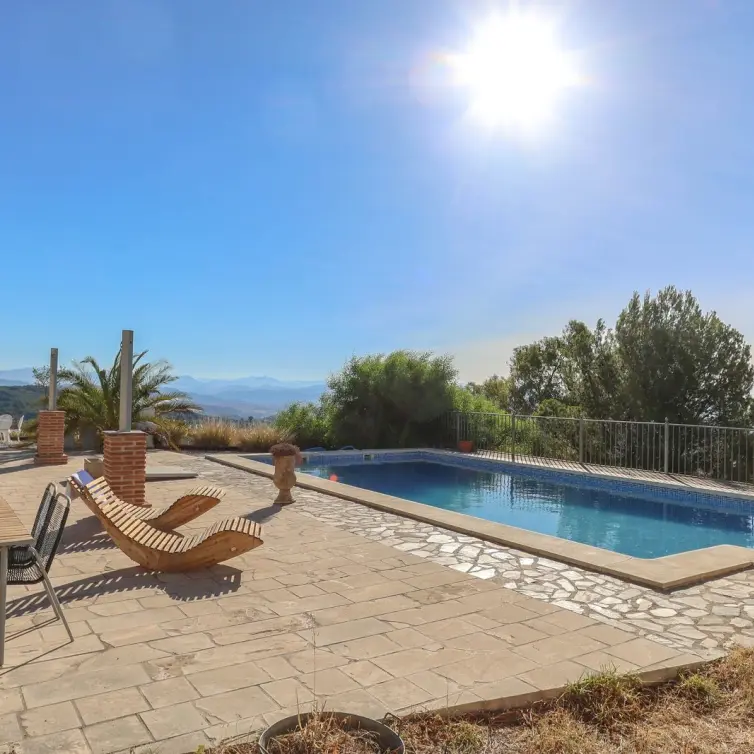Sale of detached villa in Alozaina