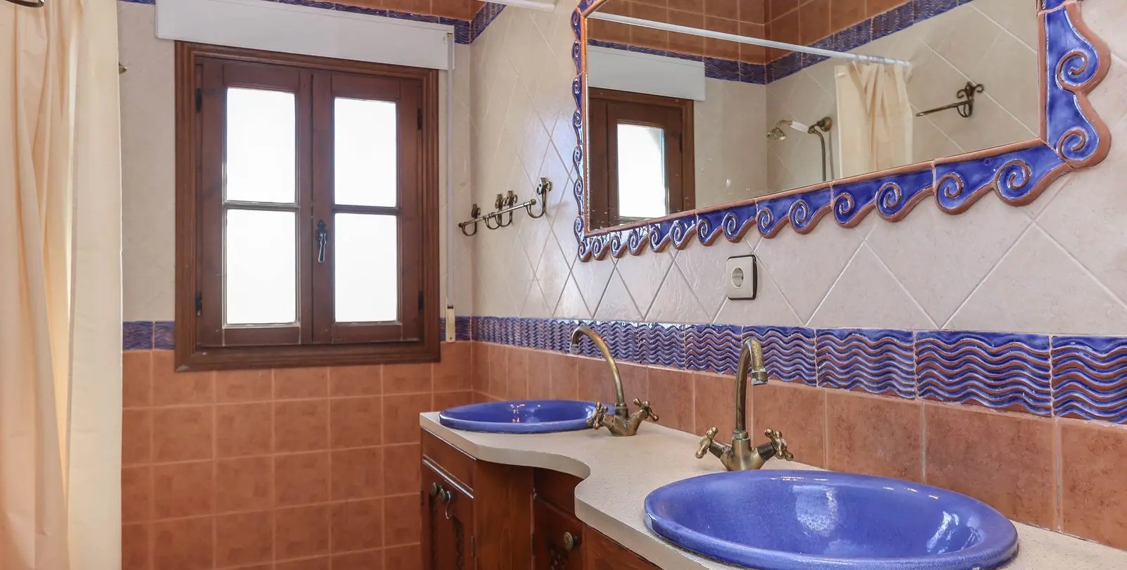Sale of detached villa in Alozaina 35