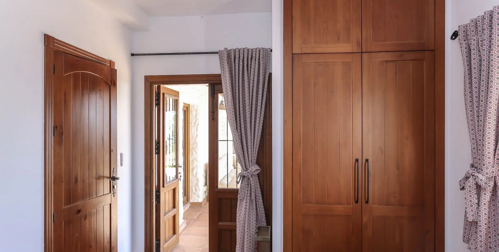 Sale of detached villa in Alozaina 60