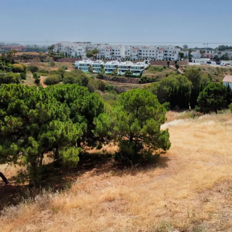 Sale of residential plot in Selwo