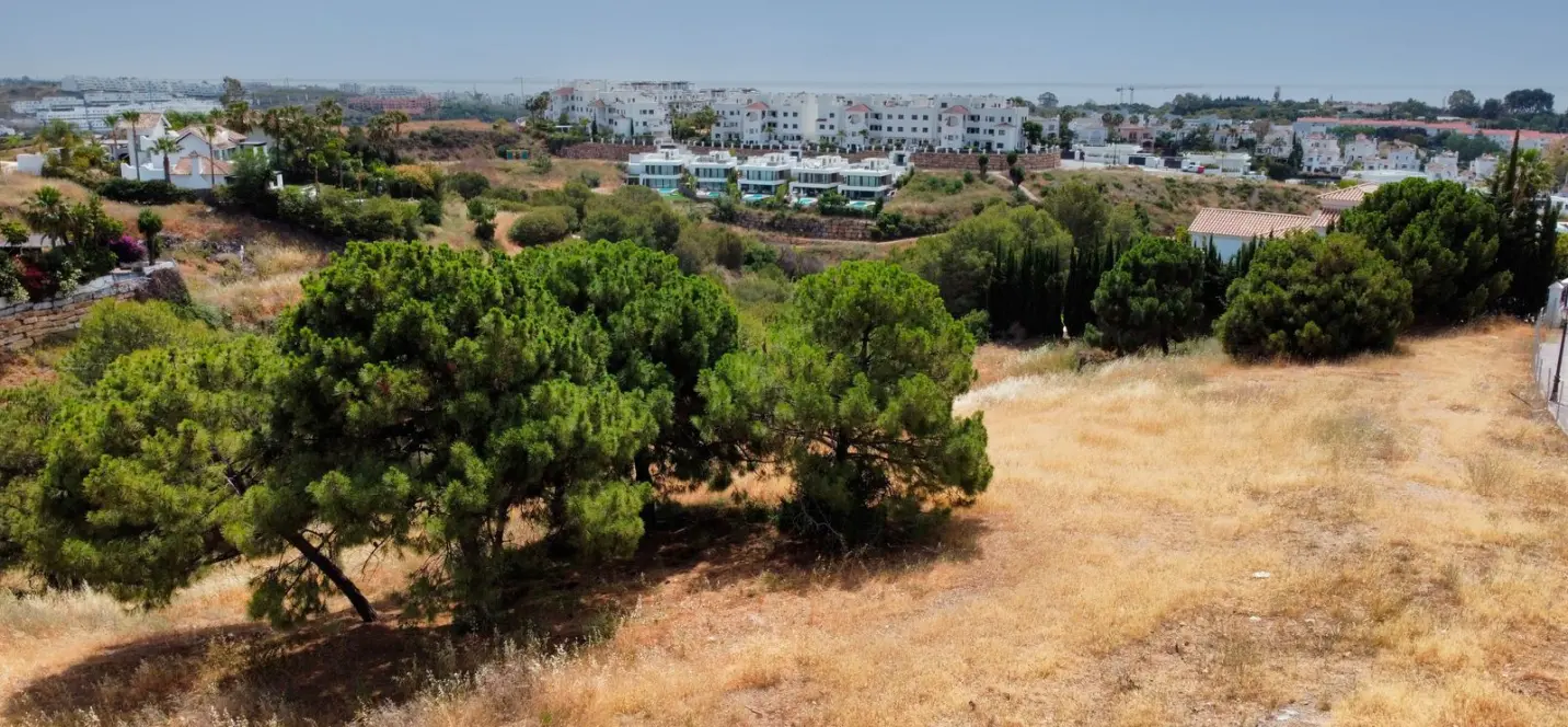 Sale of residential plot in Selwo 1