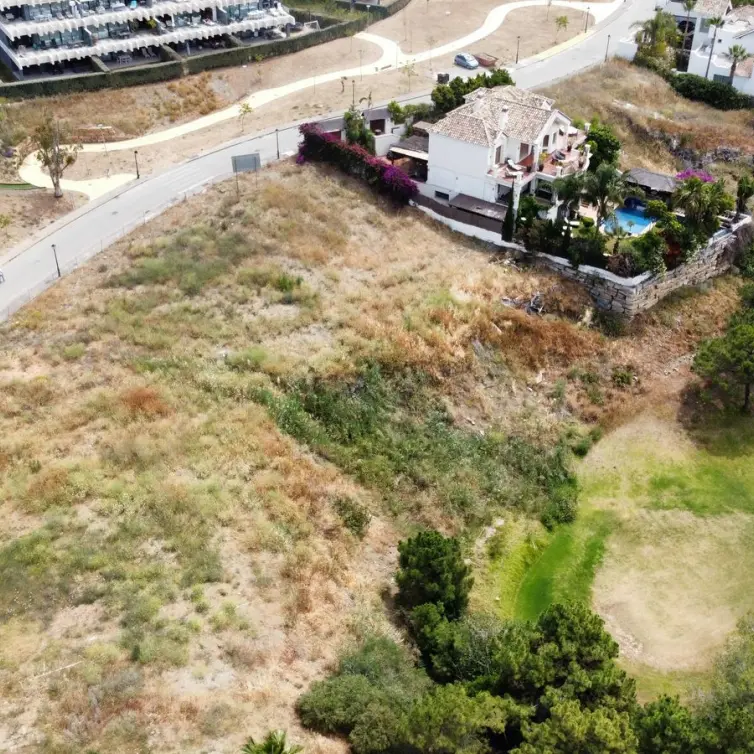 Sale of residential plot in Selwo
