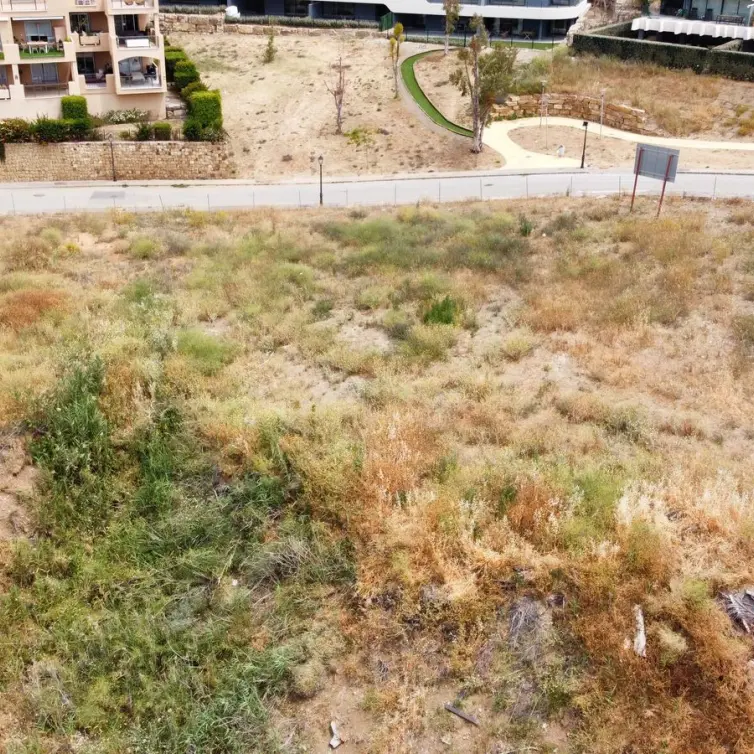 Sale of residential plot in Selwo