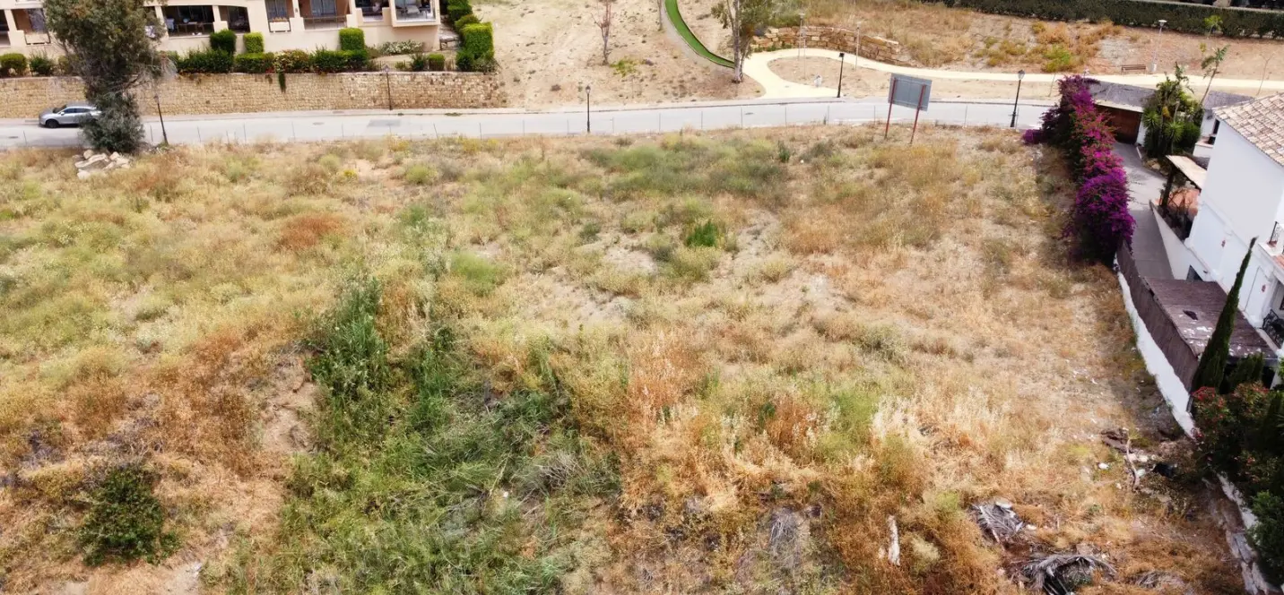 Sale of residential plot in Selwo 4