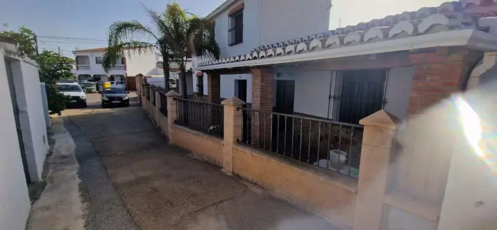 Sale of detached villa in Alora 0