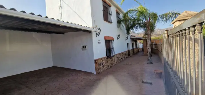 Sale of detached villa in Alora 1