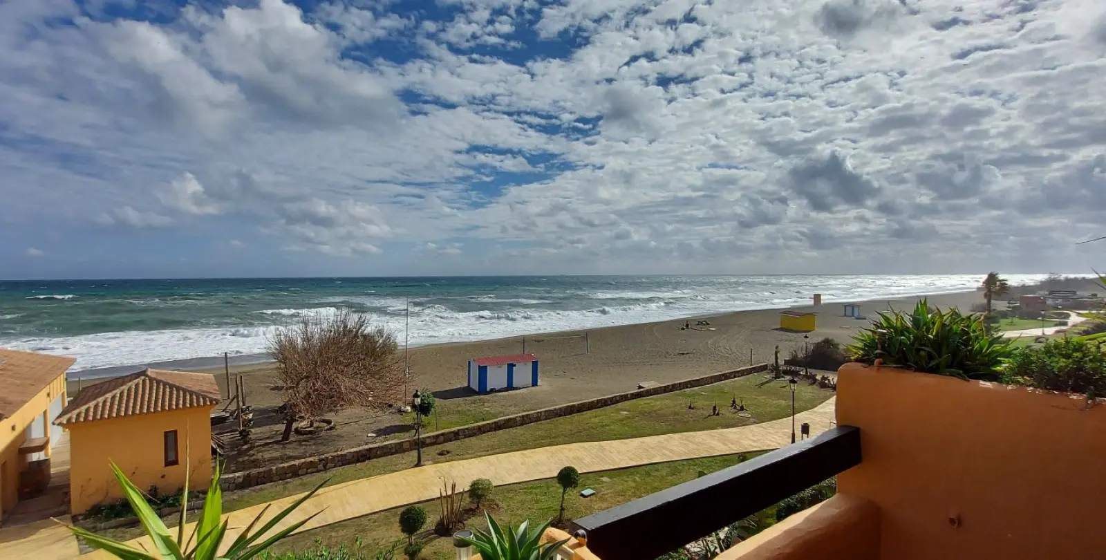 Venta de apartamento en planta media en La Duquesa 1