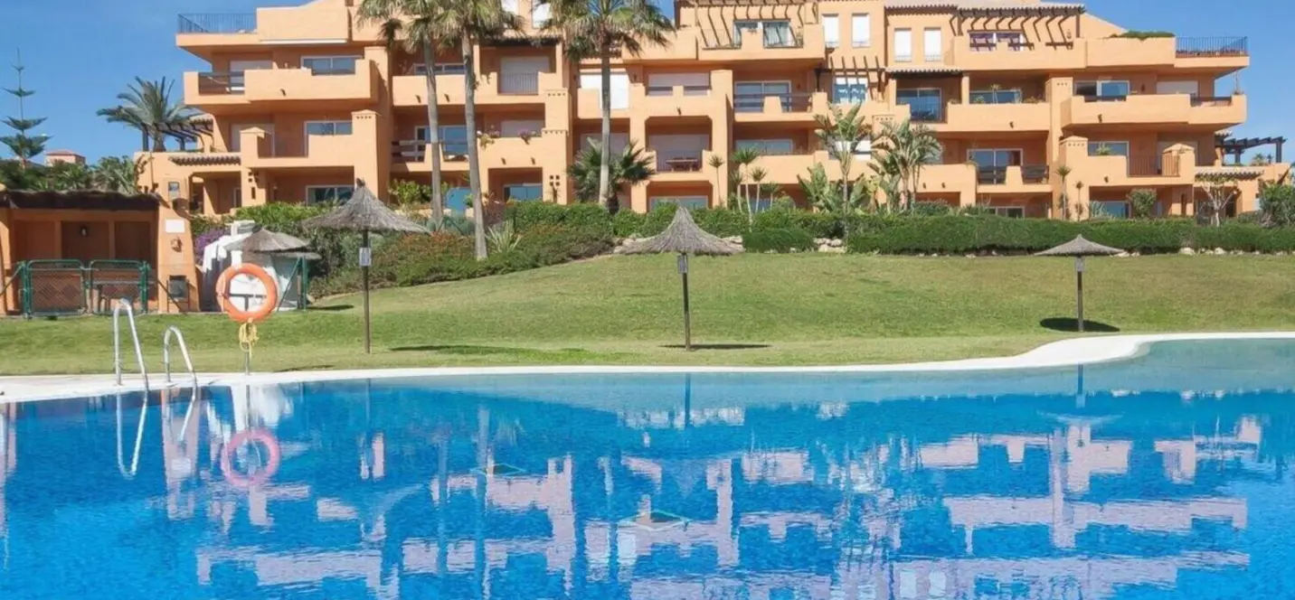 Sale of middle floor apartment in La Duquesa 1