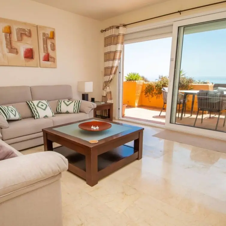 Sale of middle floor apartment in La Duquesa
