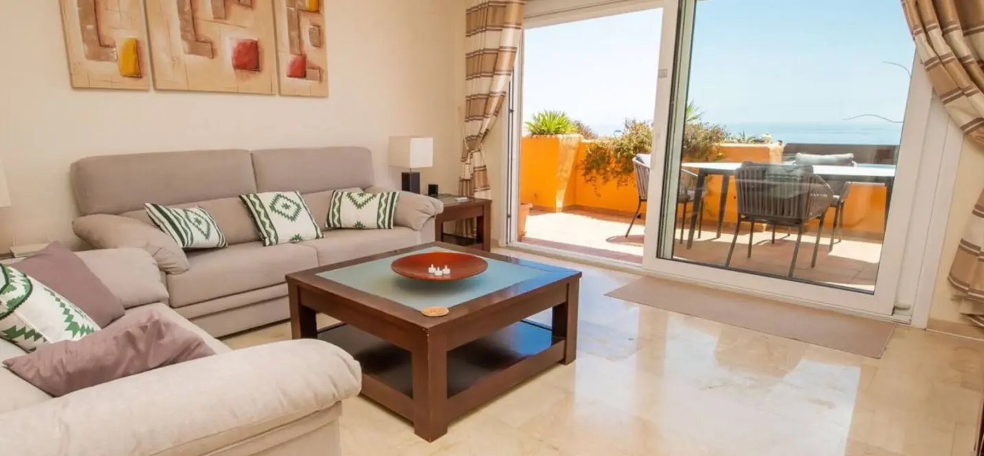 Sale of middle floor apartment in La Duquesa 2
