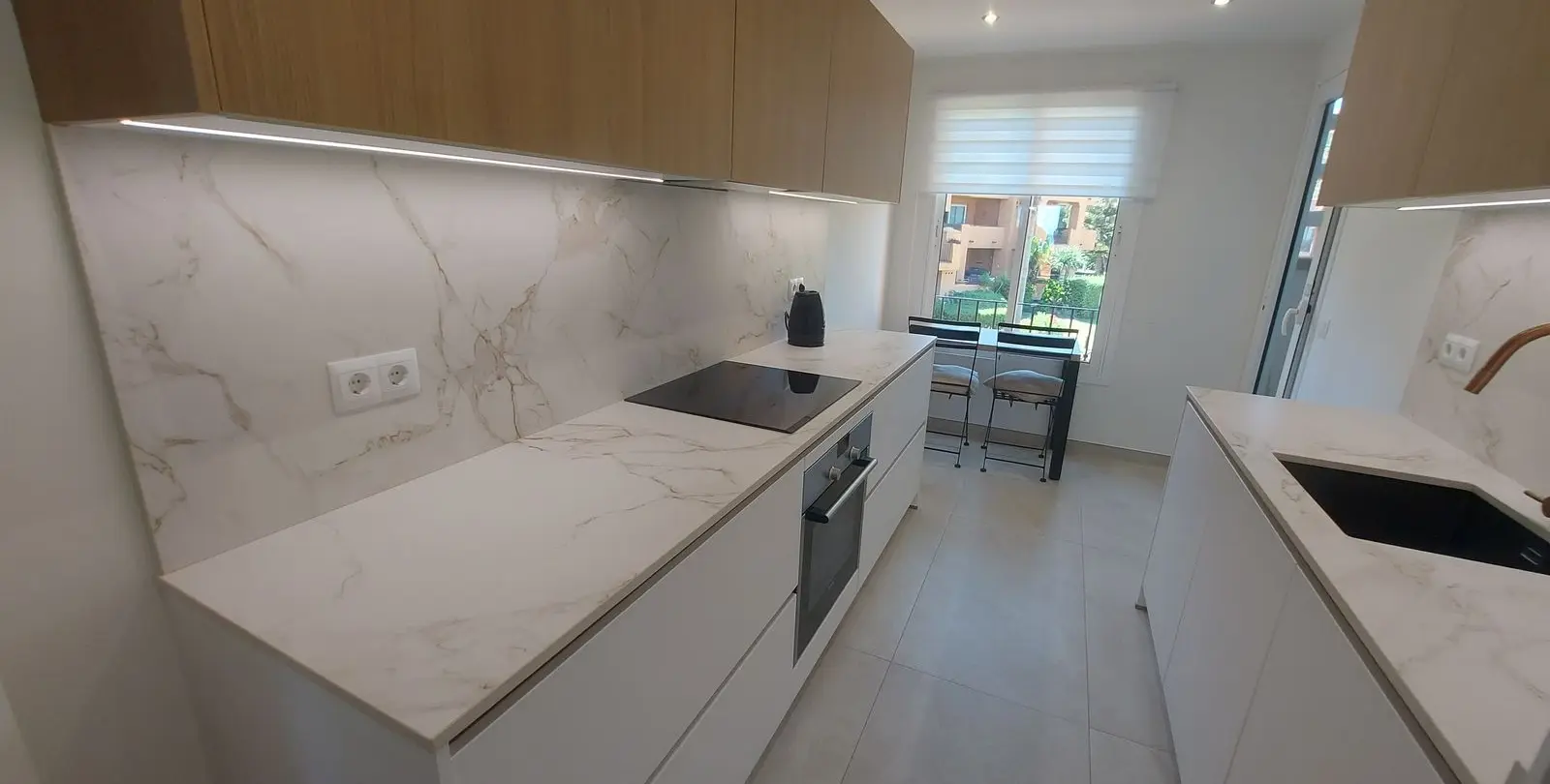Venta de apartamento en planta media en La Duquesa 4