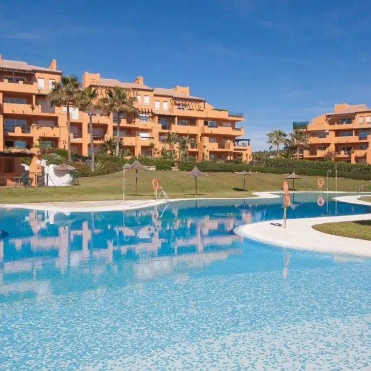 Sale of middle floor apartment in La Duquesa