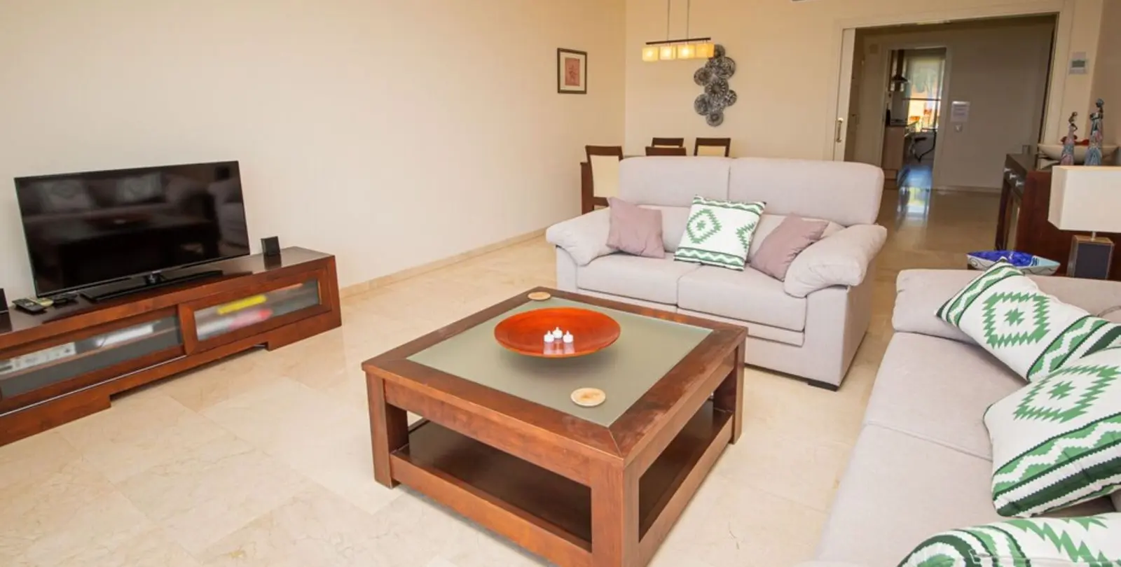 Venta de apartamento en planta media en La Duquesa 12
