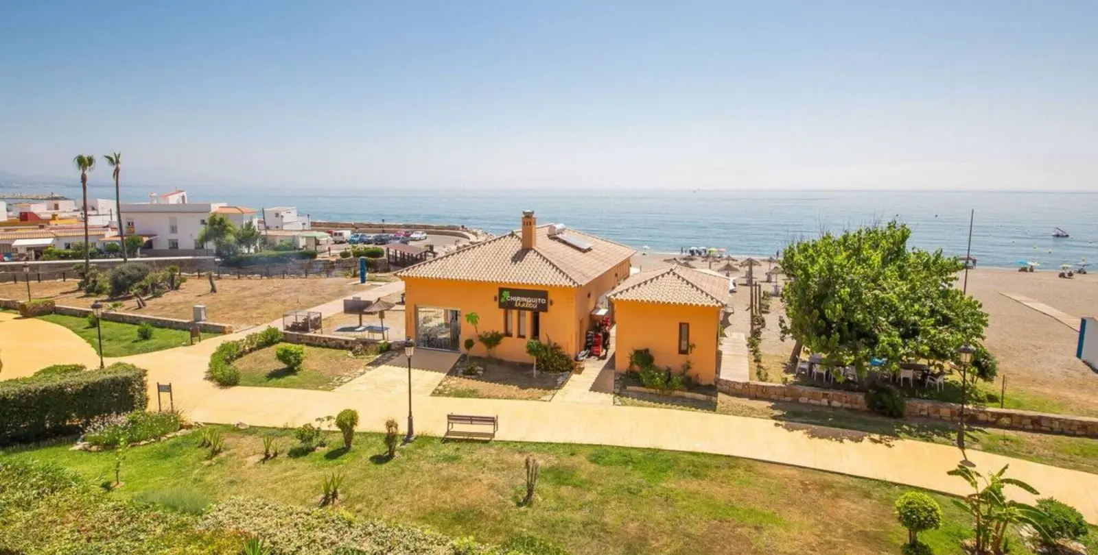 Venta de apartamento en planta media en La Duquesa 20