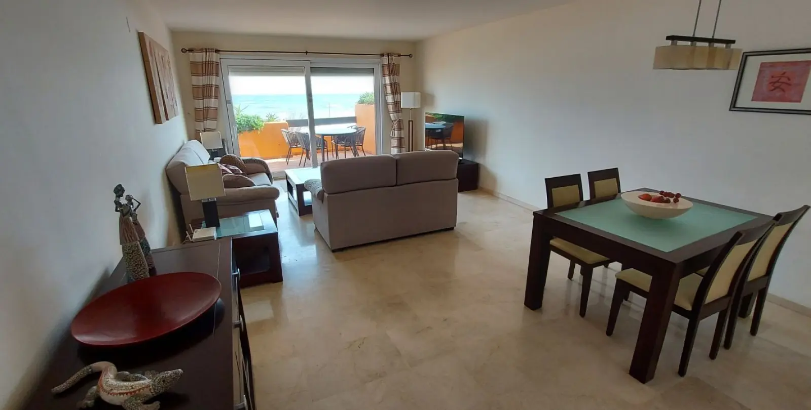 Venta de apartamento en planta media en La Duquesa 23