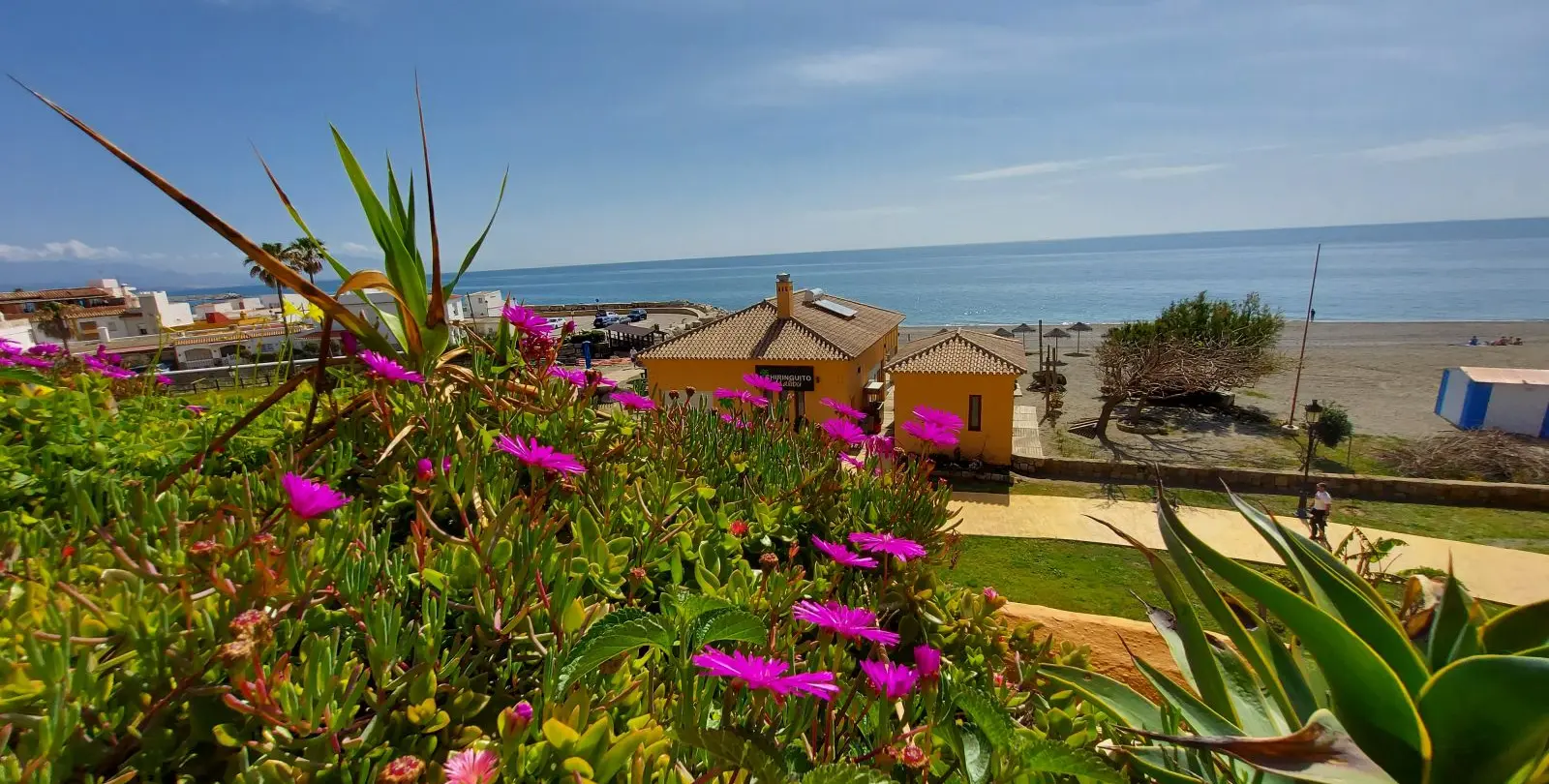 Venta de apartamento en planta media en La Duquesa 31