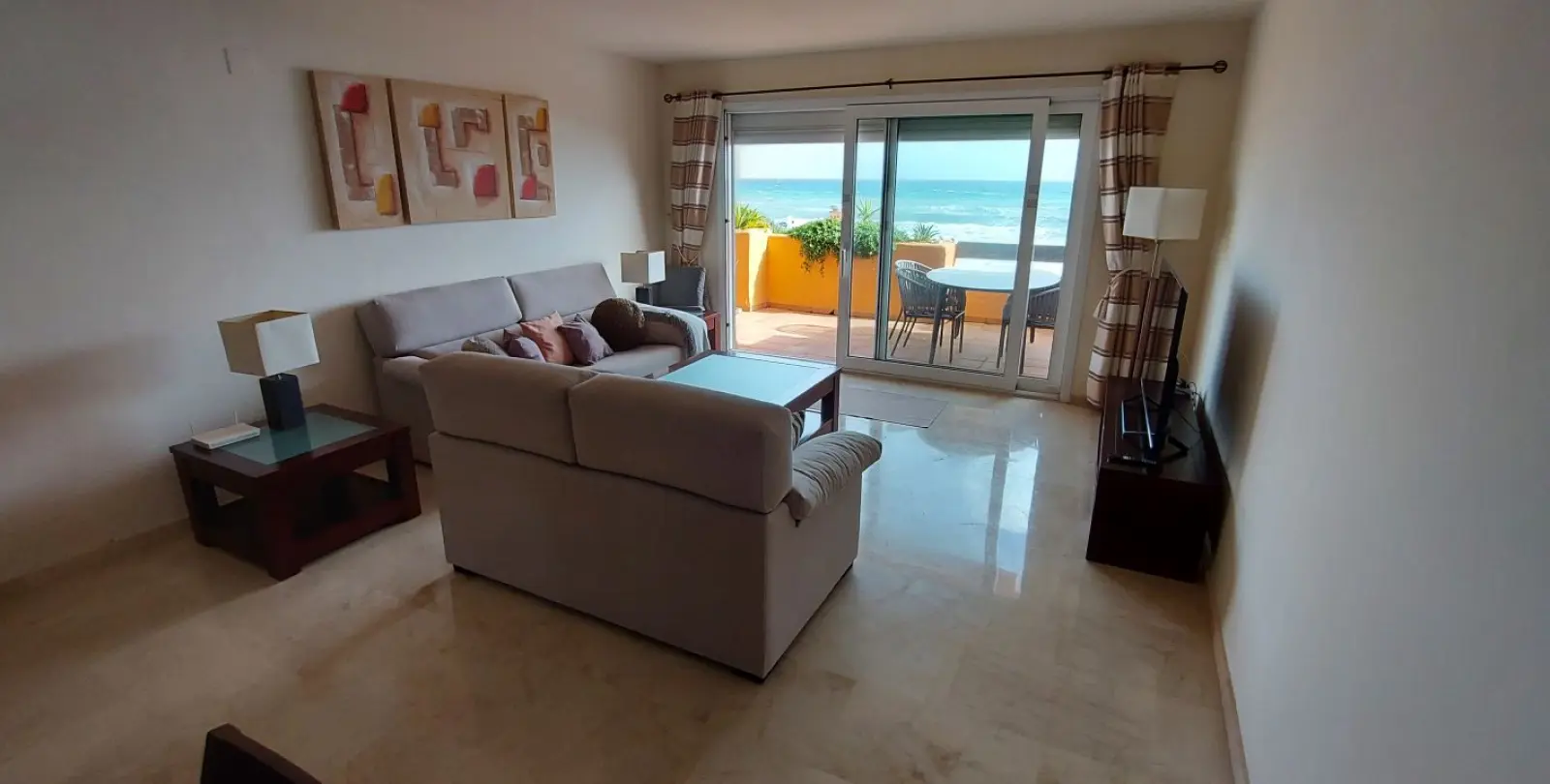 Venta de apartamento en planta media en La Duquesa 32