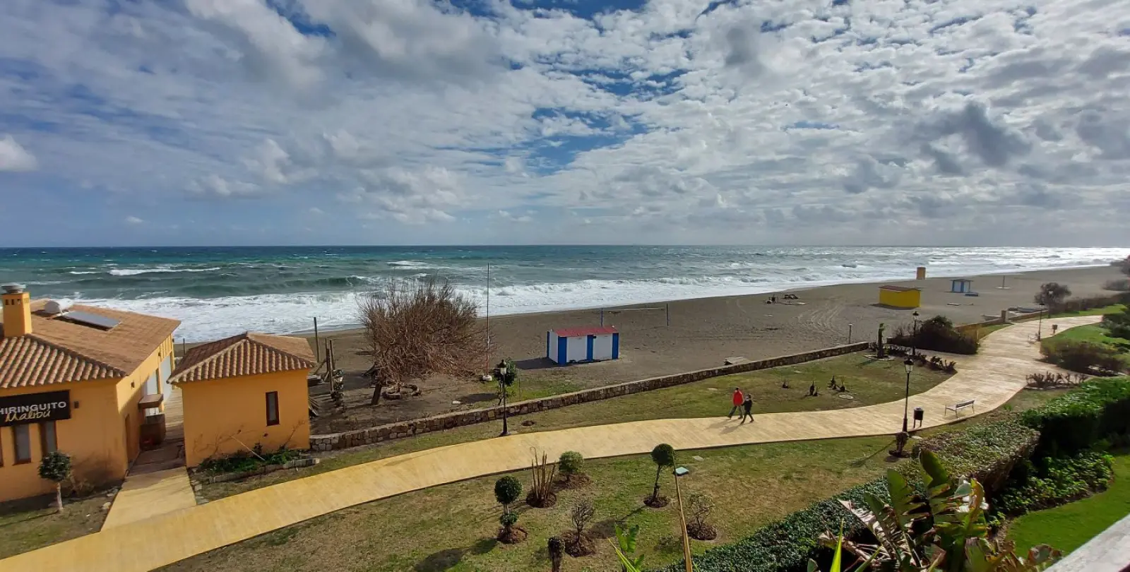 Venta de apartamento en planta media en La Duquesa 33