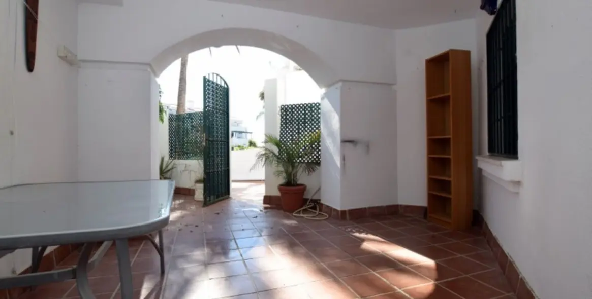 Sale of ground floor apartment in San Pedro de Alcántara 13