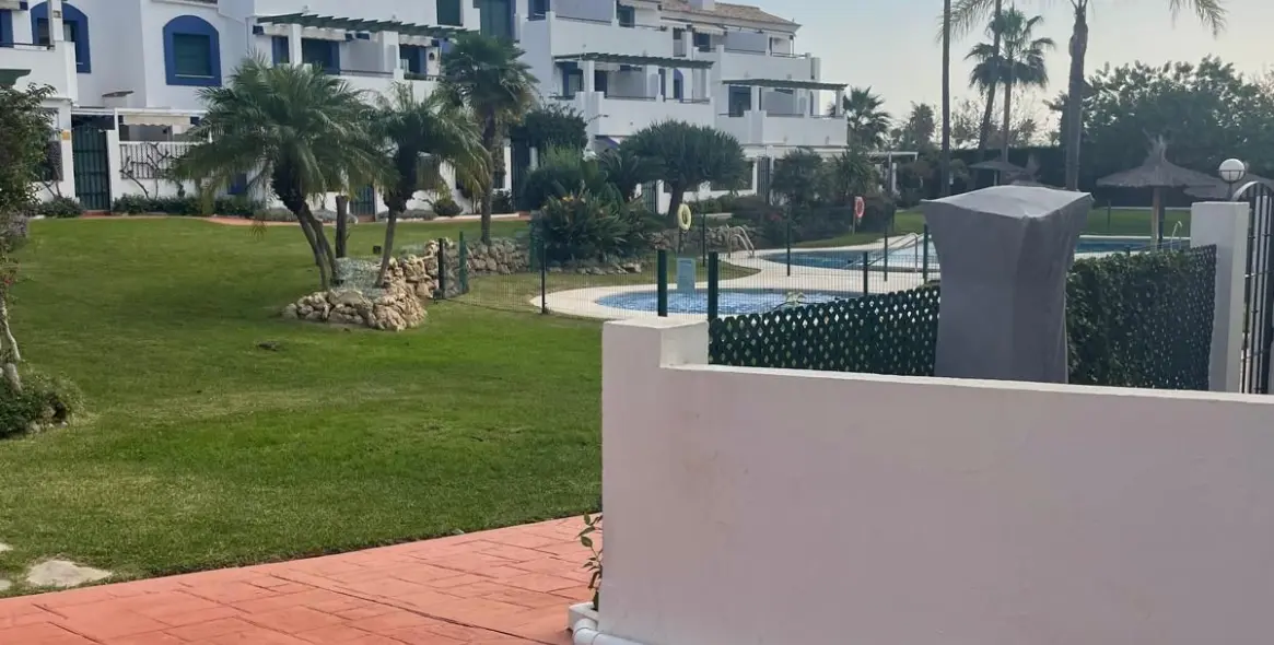 Sale of ground floor apartment in San Pedro de Alcántara 16