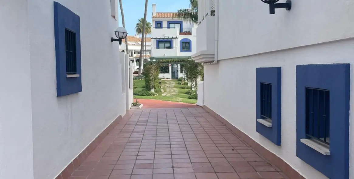 Sale of ground floor apartment in San Pedro de Alcántara 17