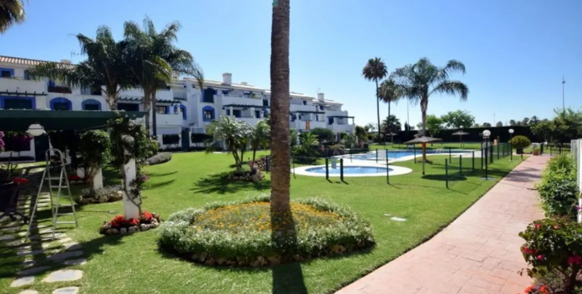 Sale of ground floor apartment in San Pedro de Alcántara 18