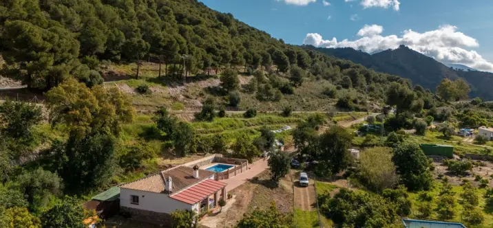 Продажа  отдельно стоящей виллы в Coín 0